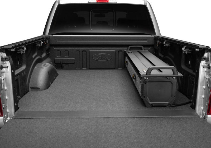 RealTruck 04-24 Nissan Titan CC 5.5ft Bed (w or w/o Utilitrack) RetraxPRO EZ-Off FRC-4000